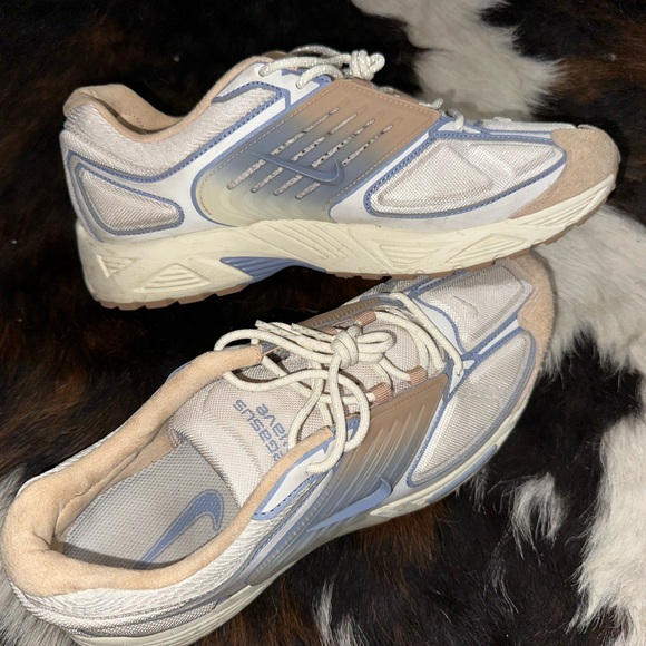 Nike Men's Athletic Shoes - White and Blue - Picture 1 of 3
